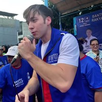 Dua aktor Indonesia, Stefan William dan Verrell Bramasta sama-sama terjun ke dunia politik dan menjadi Caleg Partai Amanat Nasional. Baru-baru ini, Stefan melakukan kampanye blusukan ke wilayah Kalideres, yang masuk dalam kawasan pemilihannya. Foto: dok. Instagram @stefannwilliam