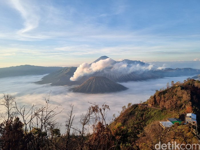 Panorama kawasan di Gunung Bromo.