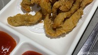 Namun, untuk cabang Gandaria City, menu babi crispy Haidilao itu diganti dengan ayam crispy. Rasanya pun tak kalah enak. Foto: detikFood/Yenny Mustika Sari