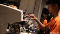 Diketahui, Kopi Tebing juga menggunakan QRIS sebagai metode pembayaran. Hal ini tidak hanya memberikan kemudahan kepada konsumen, tetapi juga menciptakan pengalaman belanja yang lebih modern dan efisien.