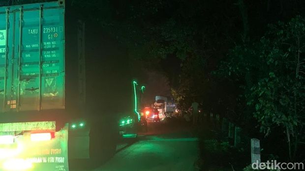 Kemacetan parah jalur Bone arah Maros di daerah Tompo Ladang. (Agung/detikSulsel)