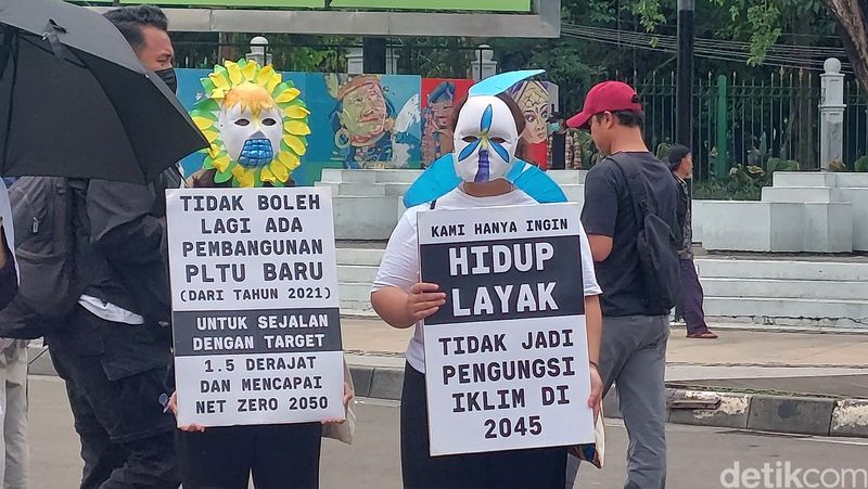 Koalisi Masyarakat Sipil demo di depan Istana Merdeka, 9 Desember 2023. (Rumondang Naibaho/detikcom)