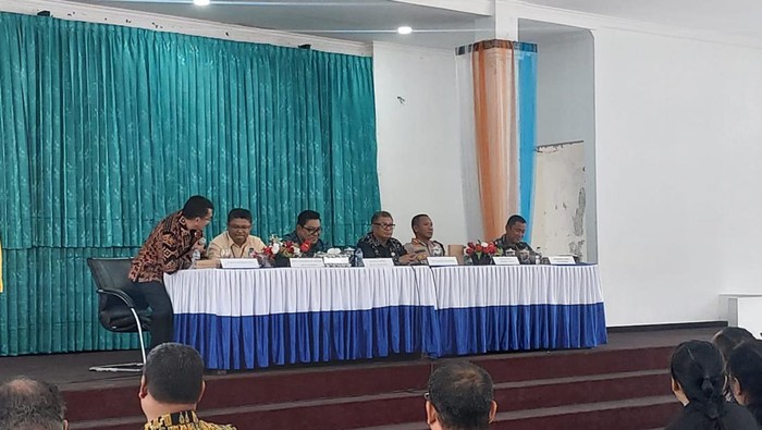 KPU bersama Bawaslu Kota Kupang dan Pemkot Kupang saat rapat persiapan proses perekrutan KPPS di tingkat kelurahan.