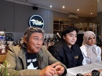 Ekspresi Bahagia Leon Dozan Usai Bebas dari Penjara