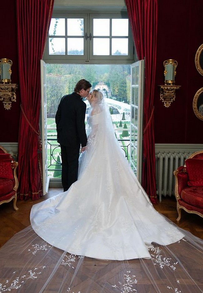 Sosialita Madeleine Brockway namanya viral di TikTok setelah mengekspos kemewahan pernikahannya di media sosial. Mulai dari pesta sebelum pernikahan hingga acara resepsi bertabur kemewahan. Foto: dok. Instagram/@lakecomoweddings