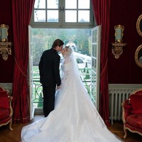 Sosialita Madeleine Brockway namanya viral di TikTok setelah mengekspos kemewahan pernikahannya di media sosial. Mulai dari pesta sebelum pernikahan hingga acara resepsi bertabur kemewahan. Foto: dok. Instagram/@lakecomoweddings