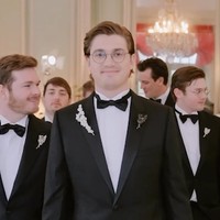 Bersamaan dengan popularitasnya, ada berita lain yang mengungkap kejahatan suaminya. Jacob diduga  menembak petugas polisi di Texas awal tahun ini. Dalam dokumen dakwaan menuduh pria 29 tahun dengan sengaja mengancam dan menggunakan senjata api selama melakukan penyerangan. Selanjutnya, Jacob dilaporkan akan menghadapi hukuman penjara seumur hidup jika terbukti bersalah. Foto: dok. Instagram/@lakecomoweddings