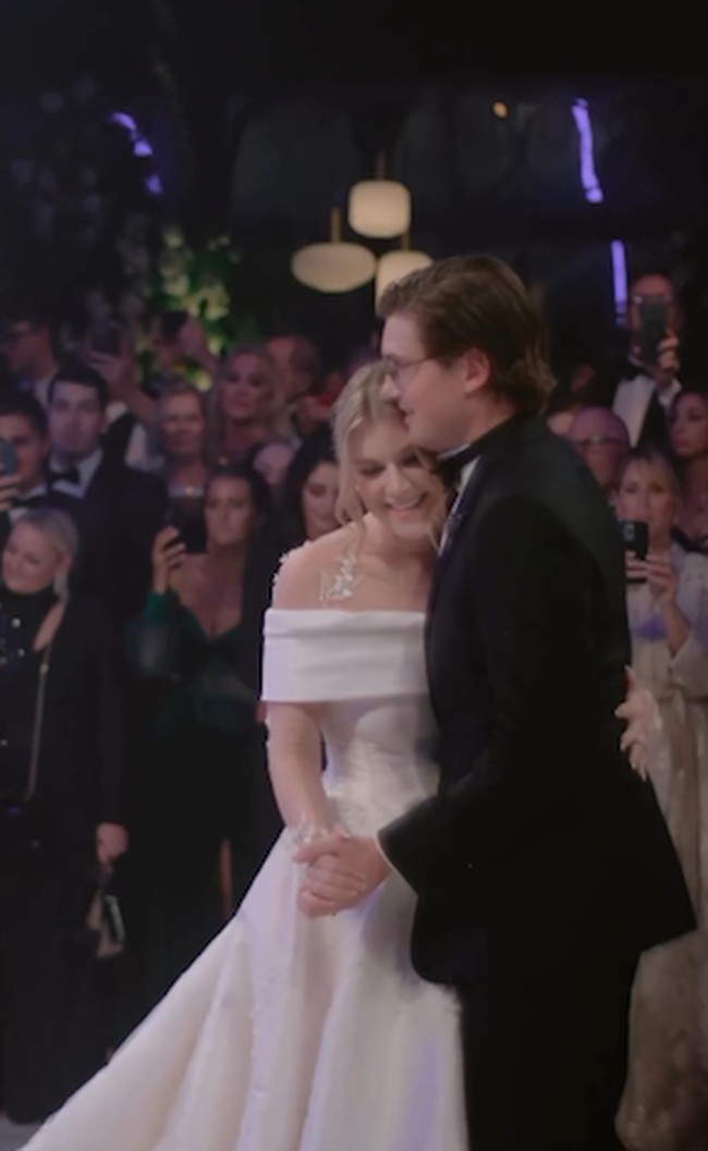 Sementara itu, acara pernikahan mereka digelar di Château de Villette dengan pengisi acara Maroon 5.Foto: dok. Instagram/@lakecomoweddings