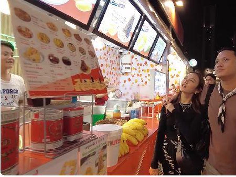 Keseruan Mahalini saat Wisata Kuliner di Thailand bareng Rizky Febian