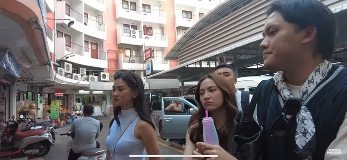 Mahalini dan Rizky Febian Mahalini dan Rizky Febian kulineran di Thailand