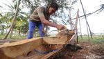 Melihat Pembuatan Kapal Pompong di Natuna