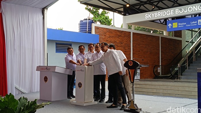 Menhub resmikan Skybridge Stasiun Bojonggede, Kabupaten Bogor, 9 Desember 2023. (Rizky Adha M/detikcom)