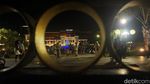 Menikmati Malam di Taman Surya Balai Kota Surabaya