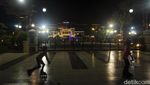 Menikmati Malam di Taman Surya Balai Kota Surabaya