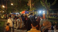 UMKM juga mendapatkan fasilitas dari Pemkot Surabaya untuk berjualan di Taman Surya.