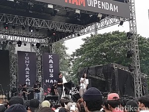 Kritik Politik dan Puisi dari Widji Thukul Lantang Terdengar di GBK