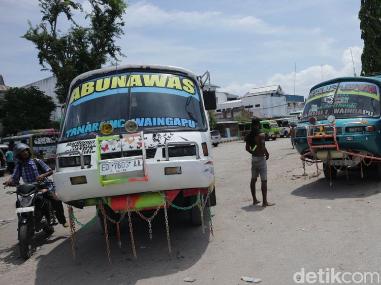 Penampakan Bus Moncong di Waingapu, Pernah Dinaiki Megawati Kampanye