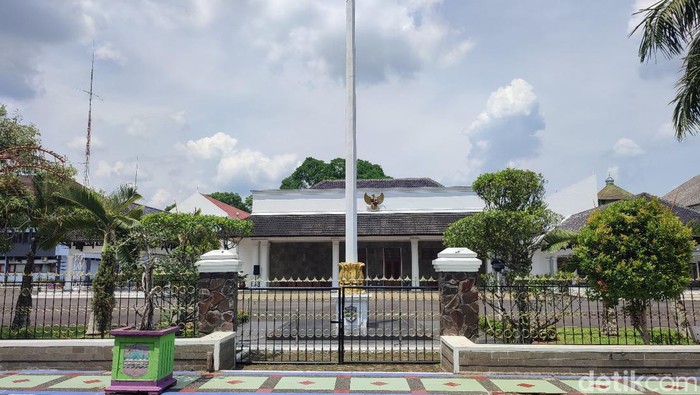 Pendopo Bupati Ciamis dengan gaya arsitektur kolonial Belanda.
