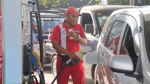 Pengisian BBM di SPBU Pertamina