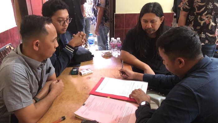 Penyidik Polresta Barelang melimpah 35 orang tersangka demo ricuh bela Rempang ke Kejaksaan Negeri Batam.(dok Kejari Batam)