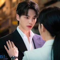 Song Kang membuat netizen Korea geleng-geleng dengan pengakuannya baru-baru ini. Sang aktor mengaku tidak puas dengan ketampanan wajahnya sendiri. Foto: dok. SBS