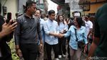 Potret Gibran Kampanye Blusukan di Cempaka Putih Jakarta