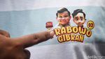 Potret Gibran Kampanye Blusukan di Cempaka Putih Jakarta