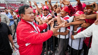 Potret Prabowo Hadiri Ultah PSI di Stadion Jatidiri Semarang