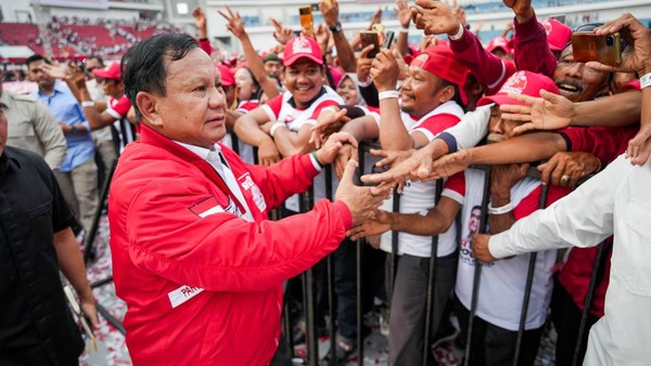 Potret Prabowo Hadiri Ultah PSI di Stadion Jatidiri Semarang