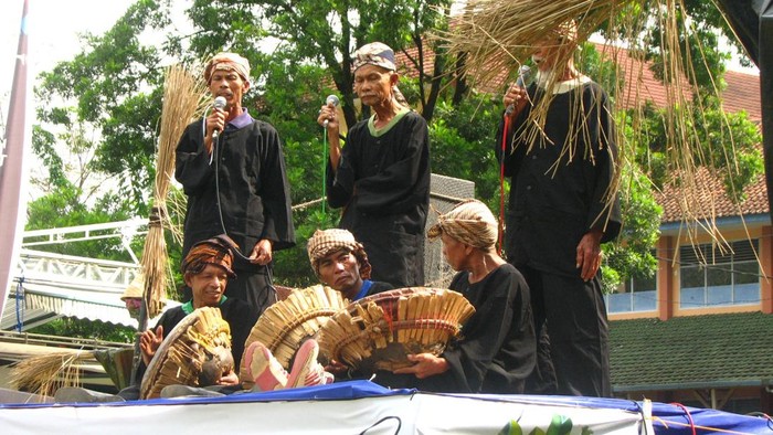 Salah satu grup seni Beluk asal Tasikmalaya tengah unjuk kebolehan.