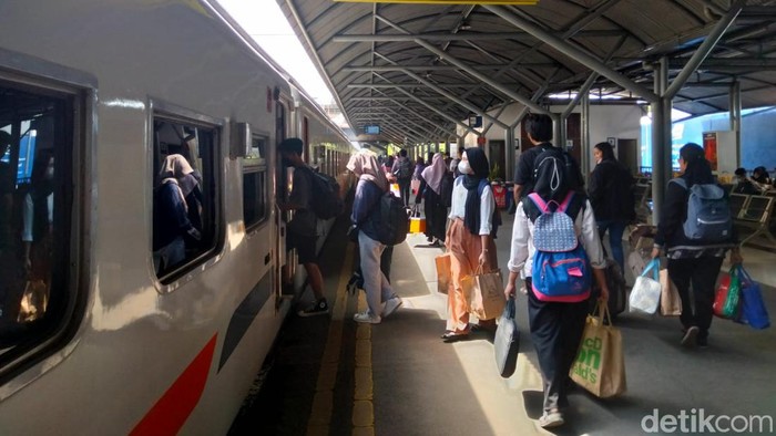 Suasana di Stasiun Gubeng Surabaya.