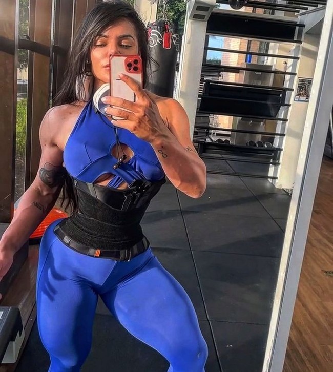 “Gym adalah rumah keduaku dan aku mencoba untuk bergaya hidup sesehat mungkin. Penampilan fisik juga penting bagiku dan aku tahu dengan tidak mengkonsumsi gula, tidak peduli betapa sulitnya itu, akan membuatku senang dengan tubuh yang aku capai,” ujarnya dilansir Daily Star.Foto: Instagram Suzy Cortez