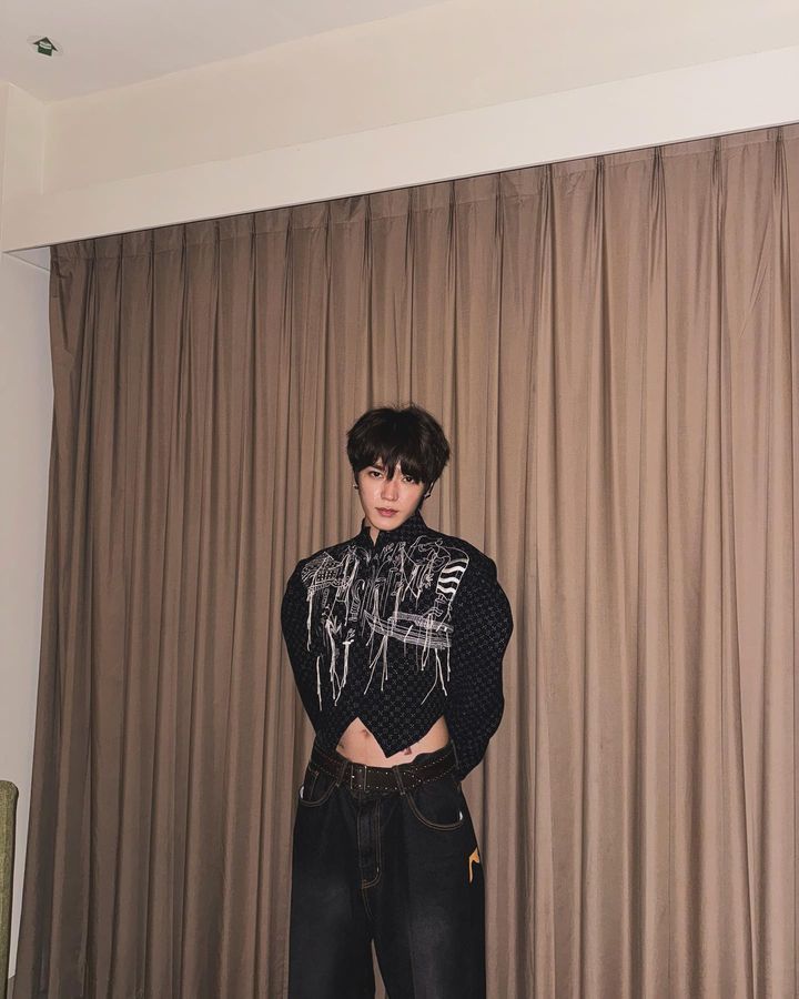 Taeyong NCT Pakai Batik Tuban