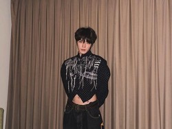 Cerita di Balik Taeyong NCT Pakai Batik dari Istri Menteri, Harga Fantastis