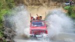 Foto: Sensasi Naik Jeep di Kebun Teh Kemuning, Aduhai Rasanya