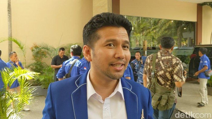 Wagub Jatim Emil Elestianto Dardak saat menceritakan tentang Bandara Kediri yang diawal dengan kesepakatan 8 kepala daerah.