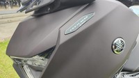 Keempat, tentunya, ada emblem khusus Tech Max di dekat fairing. Foto: Septian Farhan Nurhuda / detikOto