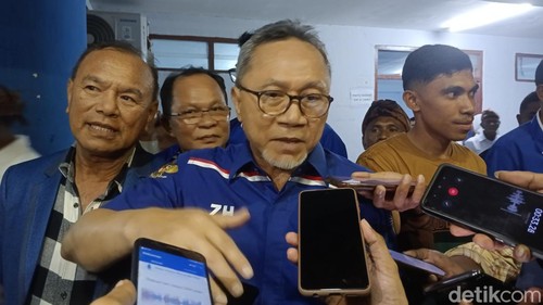 Ketua Umum PAN Zulkifli Hasan saat kampanye politik di Kota Kupang, NTT. (Yufengki Bria/detikBali)