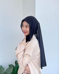 Adiba Khanza, Putri Mendiang Uje Yang Hobi Ngopi Di Kafe