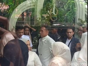 Pernikahan Anak Uje Dihadiri Kerabat dan Pemain Timnas Sepak Bola