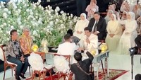 Abidzar Al Ghifari menjadi wali dari Adiba Khanza dalam pernikahan itu. Momen haru sangat terasa, Abidzar terekam kamera berkaca-kaca saat menikahkan kakaknya dengan Egy.  Foto: instagram ANTZCREATOR’S FAMILY