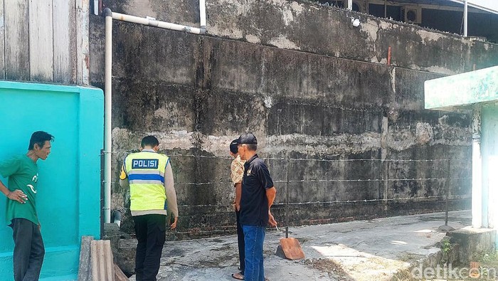 Akses jalan warga di Palembang ditutup pemilik tanah