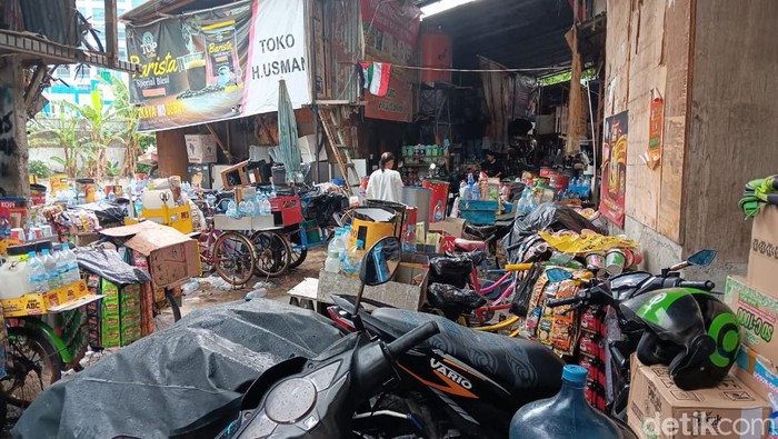 Kawasan perkampungan ini terletak di Jalan Prapatan Baru, Kwitang, Jakarta Pusat. Karena mayoritas warganya yang bekerja sebagai tukang kopi keliling, tempat ini seringkali disebut-sebut sebagai Kampung Starling.