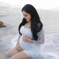 Bella Bonita dan suaminya, Denny Caknan sendiri pertama kali mengumumkan kabar bahagia terkait kehamilannya itu pada September 2023. Kala itu dalam unggahannya di media sosial Denny memamerkan potret sang istri yang sedang melakukan USG di dokter. Denny menulis, “Ra iso di jelaske dengan kata-kata . Matursuwun gusti.” Foto: Instagram/@bellabonita_r.a