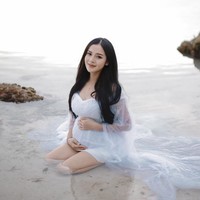 Istri penyanyi Denny Caknan, Bella Bonita saat ini diketahui tengah hamil anak pertama. Beberapa waktu lalu sang istri bahkan sudah terlihat mengikuti sesi pemotretan maternity di pantai. Foto: Instagram/@bellabonita_r.a