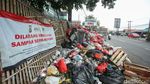 Duh, Sampah Setinggi 2 Meter Tutup Trotoar di Tambun