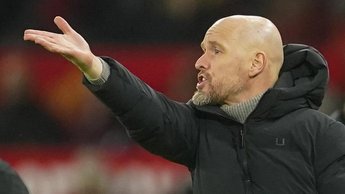 Manchester Uniteds head coach Erik ten Hag gives instructions to his players during the English Premier League soccer match between Manchester United and Chelsea at Old Trafford stadium in Manchester, England, Wednesday, Dec. 6, 2023. (AP Photo/Dave Thompson)