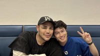 Saat desainer sekaligus presenter Indonesia itu sampai di New York, ia pun langsung makan bersama Deris Nagara di sebuah restoran. Mereka memesan dimsum, nasi, hingga mie. Foto: Instagram @ivan_gunawan