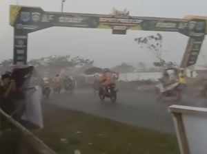 Detik-detik Gerbang Start Ambruk Timpa Pembalap Road Race di Kaltim