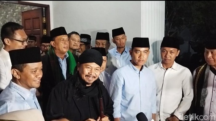 Gibran Rakabuming Raka menyambangi Pondok Pesantren Albaghdadi, Karawang (Kurniawan/detikcom).